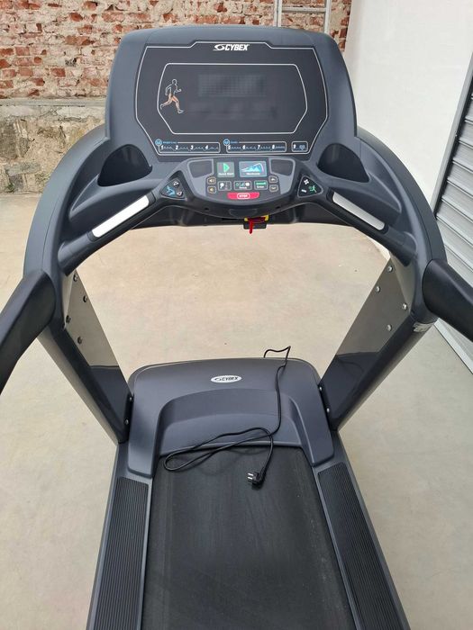 Бягаща пътека Cybex 625T