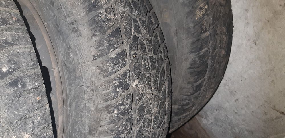 Продаю два балона  всесезонка на мерс Е  подходит