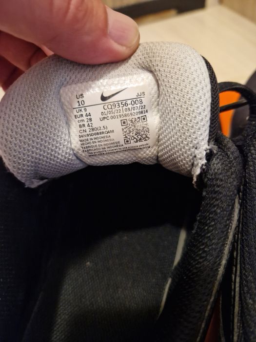 Маратонки Nike 44