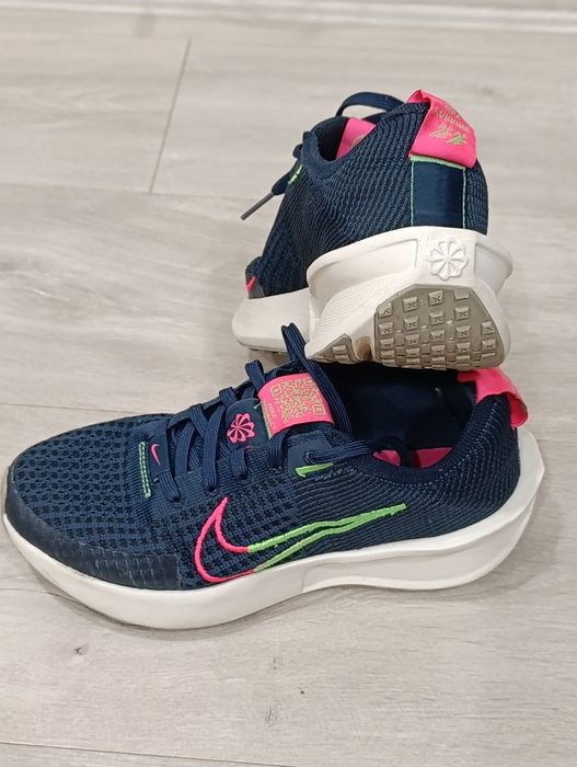 Маратонки  Nike 37,5