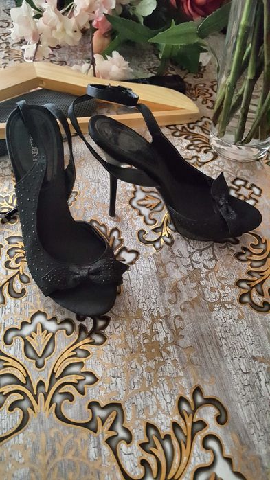 Женские босоножки