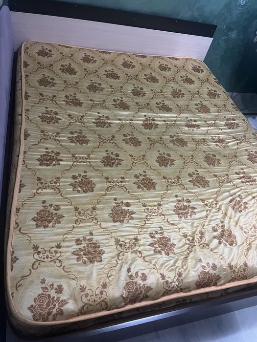 Продам спальный гарнитур