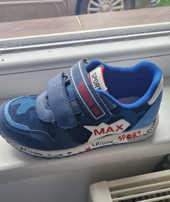 Vind adidasi copii noi