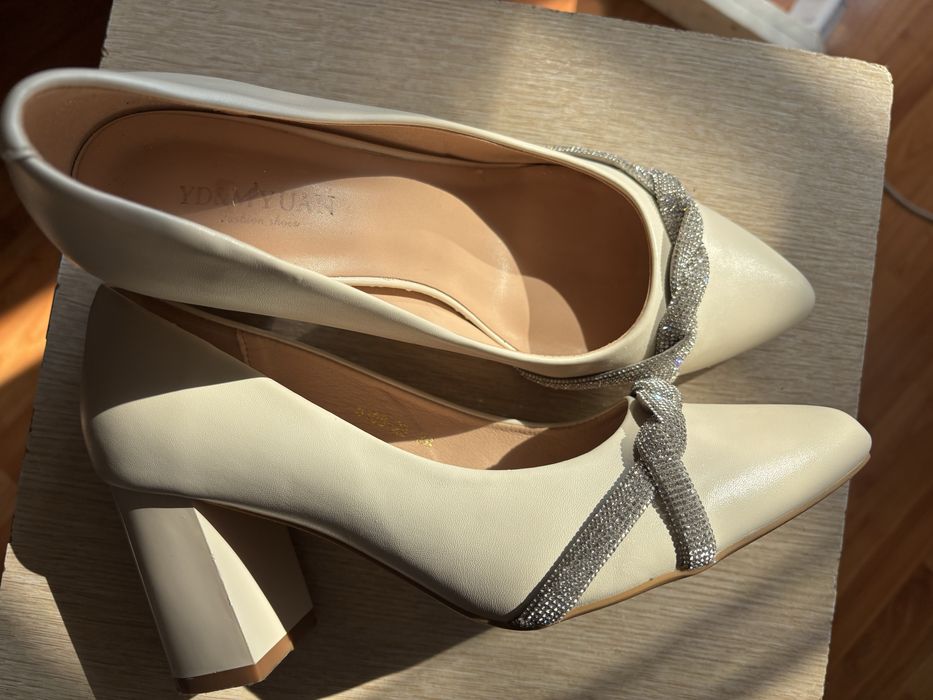 Продам женские туфли