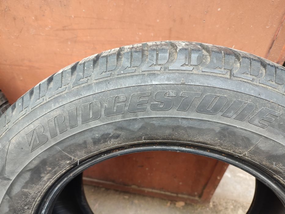 Гуми за джип 235 60 16