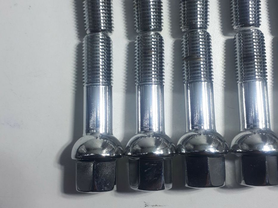 Колёсные болты М14х1.5-45мм Mercedes Гелик