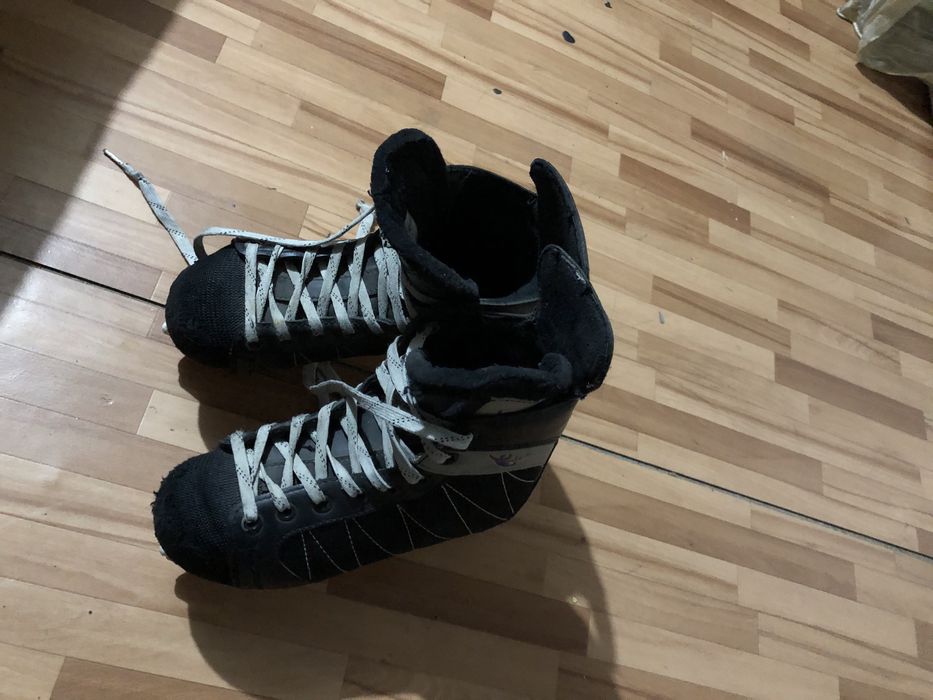 Коньки.          .