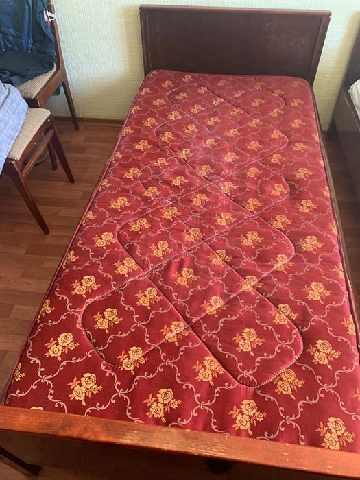 Продам 2 спальный кровать  б/у.
