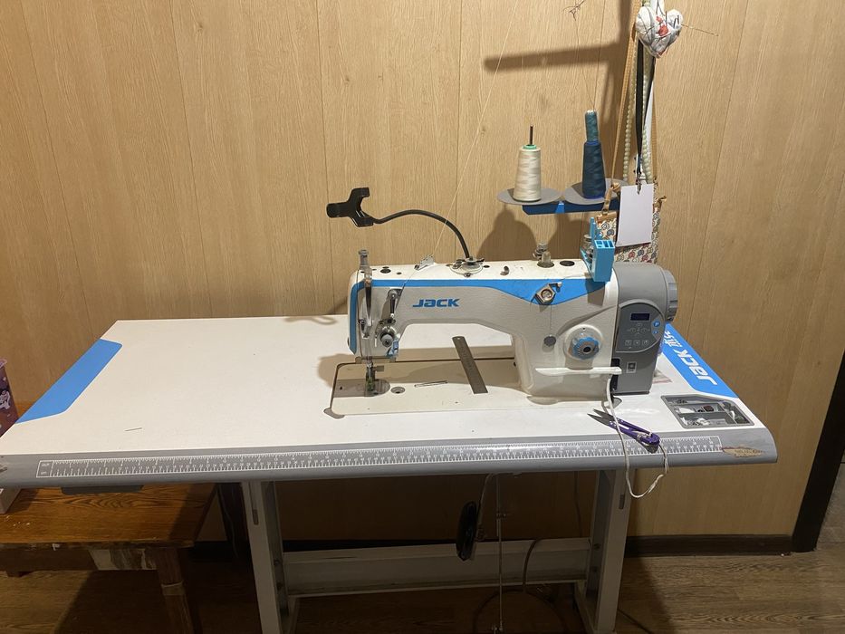 Швейная машина Jack