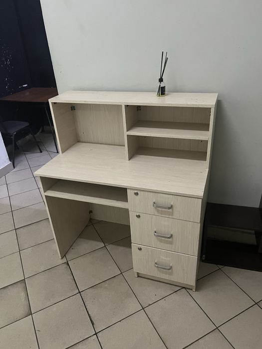 Продам офисный/учебный стол