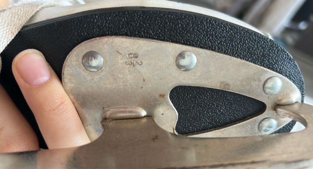 Коньки фигурные.