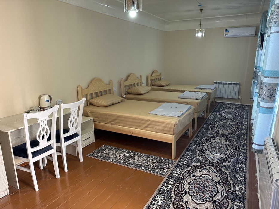 Мухсин Гостиница Лаби-Хавуз Поджарка йул юзида жойлашган