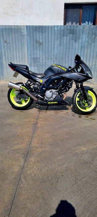 Motocicleta Suzuki Sv650s