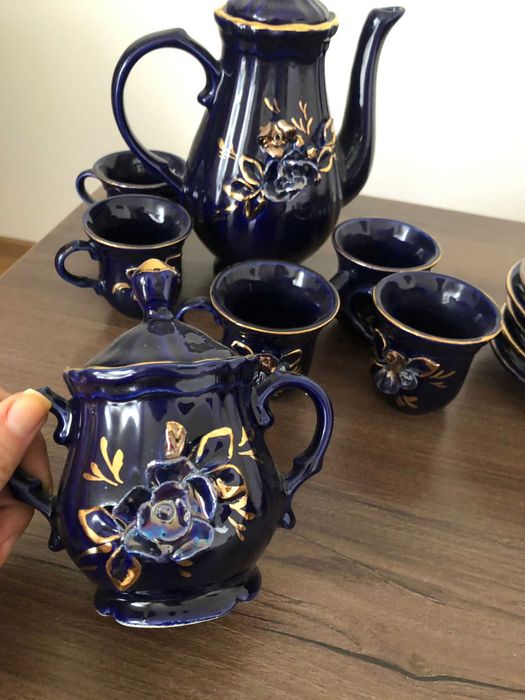 Ceainic din porțelan vechi, lucrat manual / farfurii cobalt