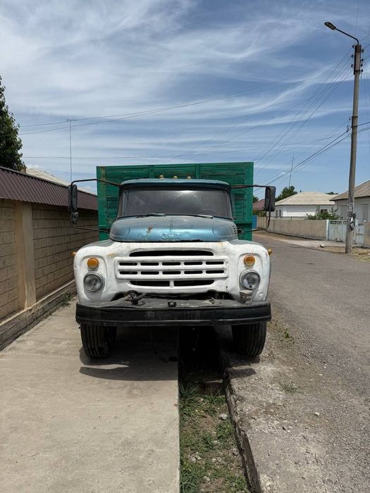 Продаётся два Зила на ходу.