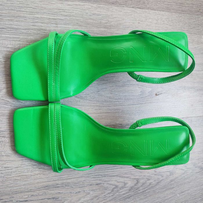 Дамски сандали и обувки Mango