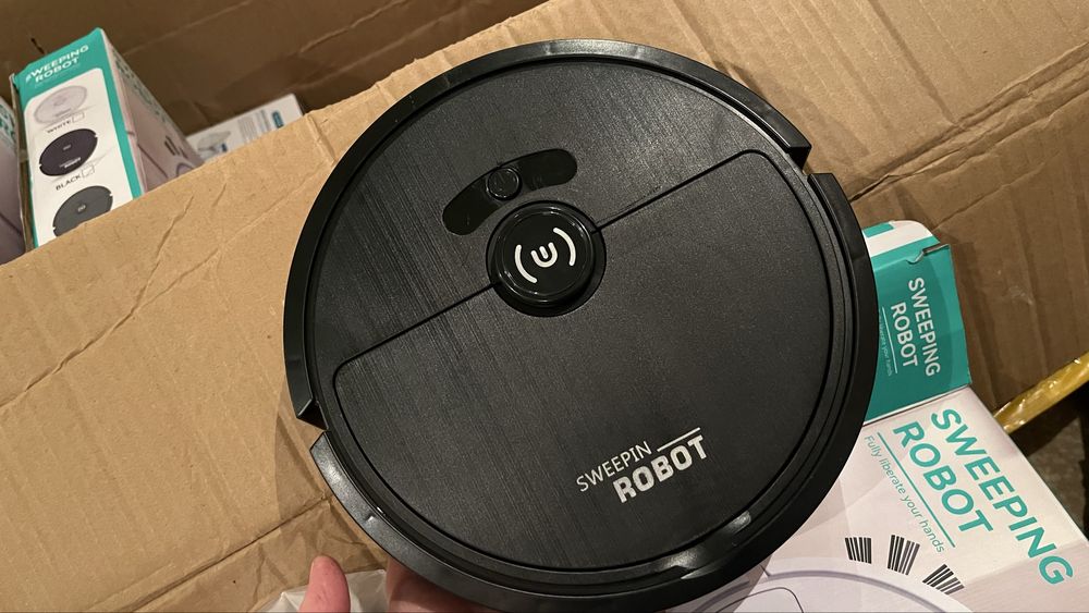 Робот пылесос черный