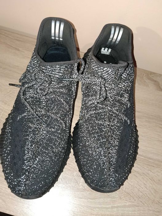 Продавам спортни обувки Adidas Yeezy