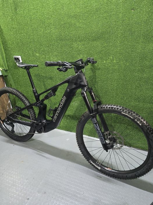 Карбонов Cannondale Moterra 2 (2026) е висок клас електрически ендуро велосипед (e-MTB)