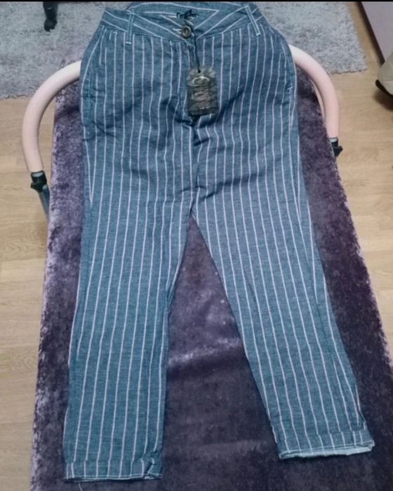 Pantaloni noi Chantal