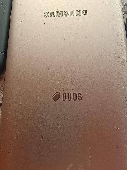 Lot trei telefoane + o tabletă (pentru piese) + Încărcător usbC funcțional