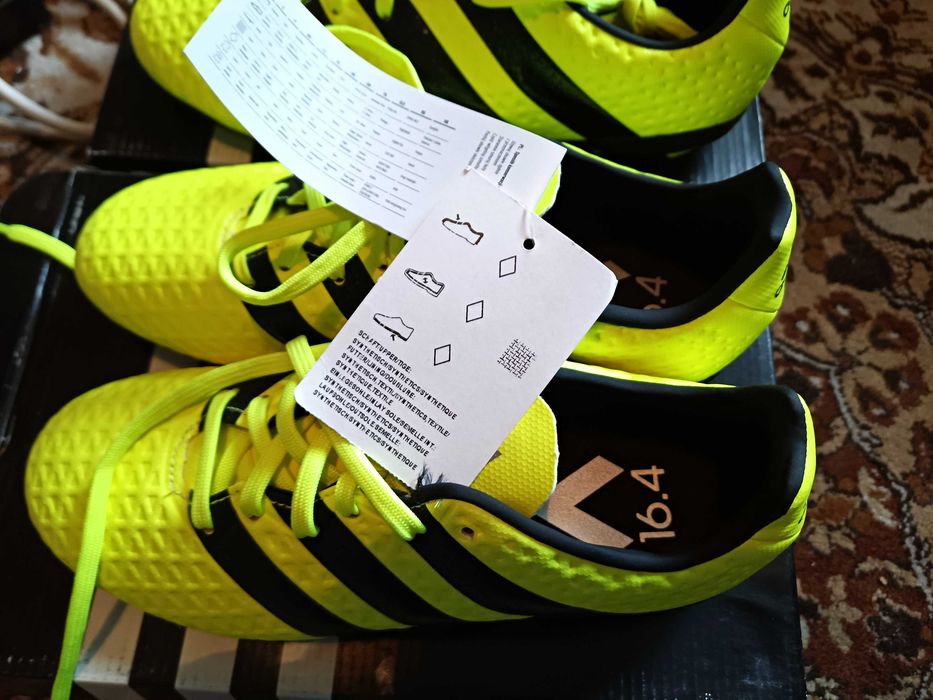 Жълти Футболни Бутонки Адидас + Ръкавици