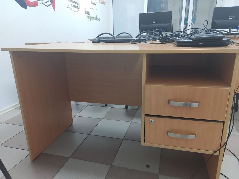 Продам письменные столы