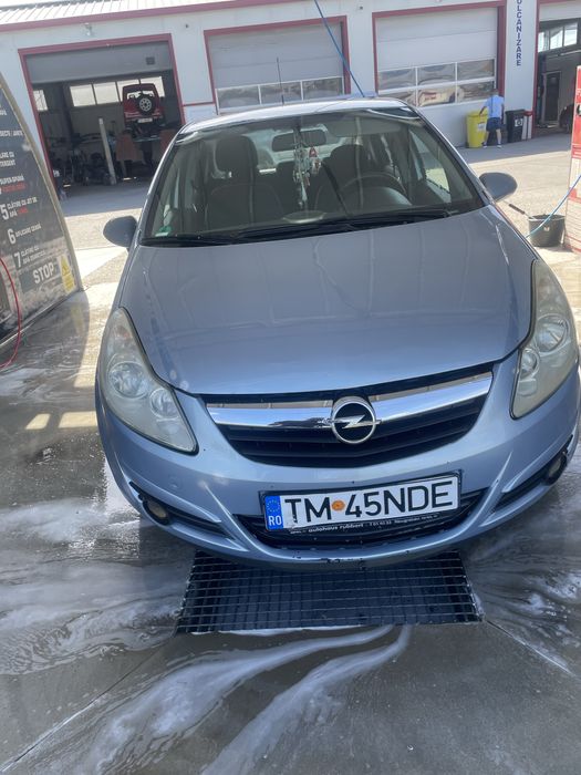 Opel corsa pe benzina