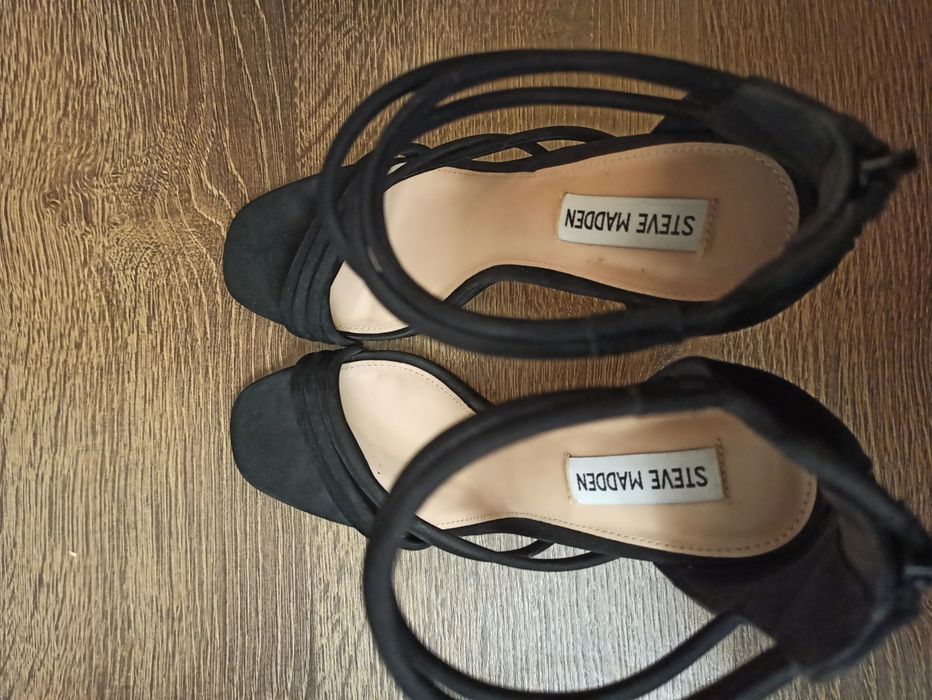 Дамски обувки на висок ток