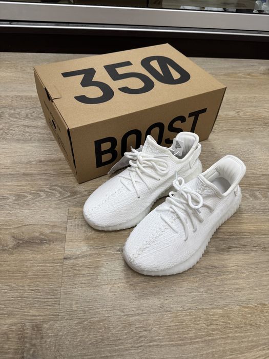 Adidasi Yeezy 350