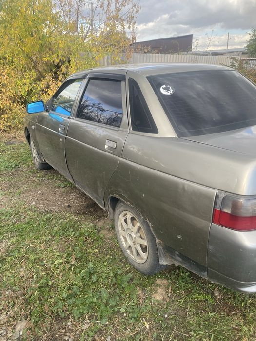 ………машина ваз 2110.