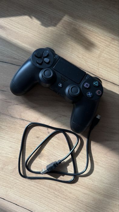 Игровой контроллер Sony Dualshock 4 v2 чёрный