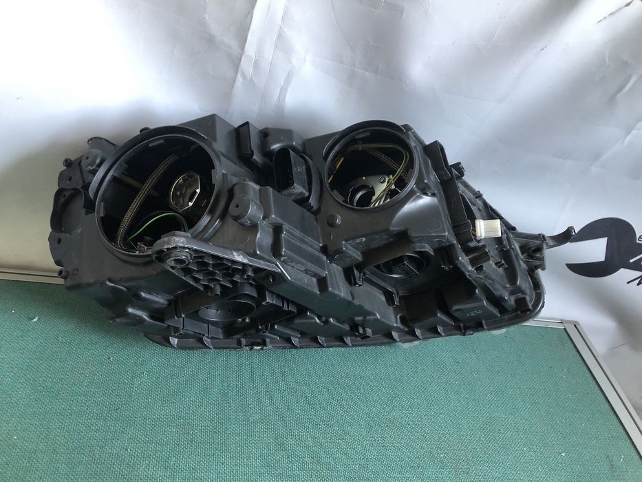 Far stanga bixenon Skoda Octavia 3 an 2013-2016