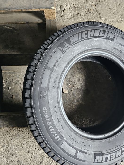 2 anvelope vara  225 75 16C Michelin Agilis  8mm