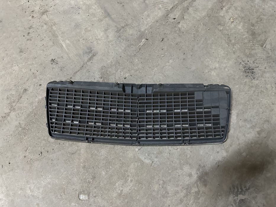 Решетка радиатора mersedes w210