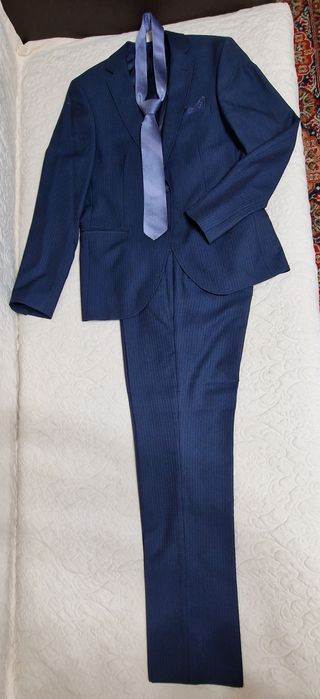 Продам классический костюм