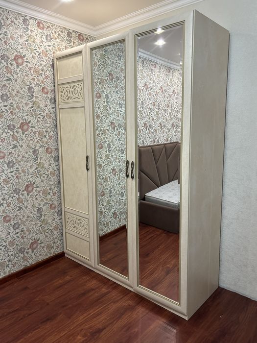 Шкаф трехтферный