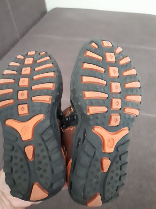 Продам ботинки детские,кроссовки