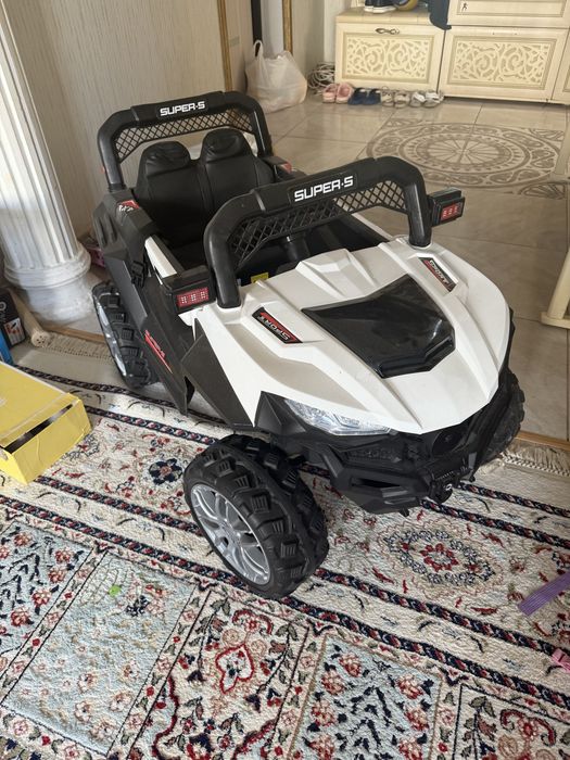 Продам машинку на пульте