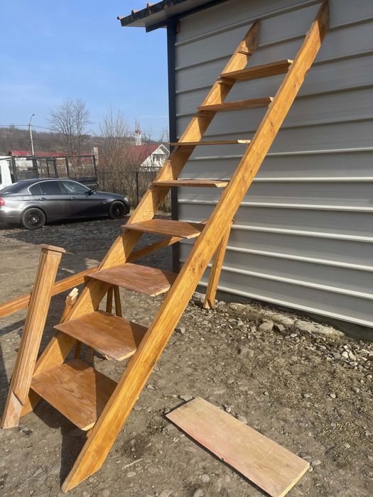 Scara lemn de frasin