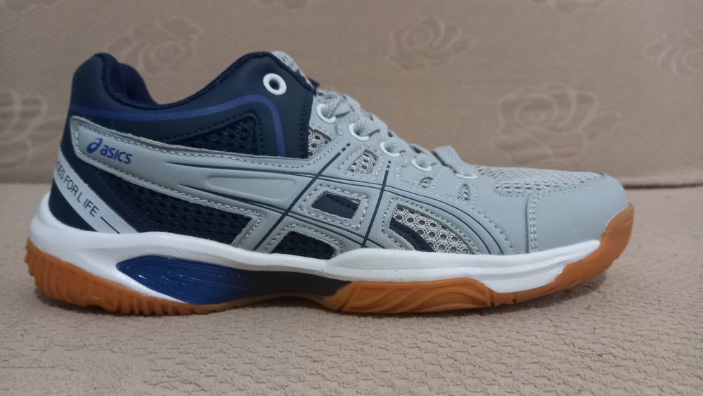 Продаю кроссы Асикс размер 37 мужские летние