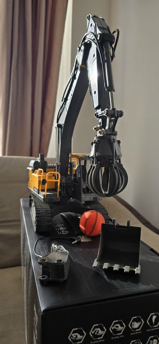 Excavator VOLVO 3 in 1 E598-003