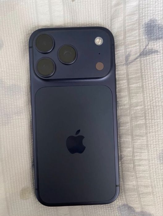 Iphone 17 pro,256гб,емкость 100%
