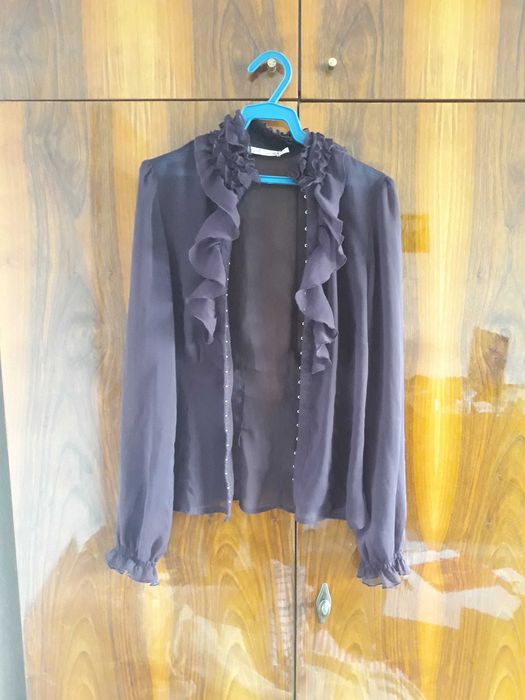 Елегантна нова блуза от оригинален дизайнер