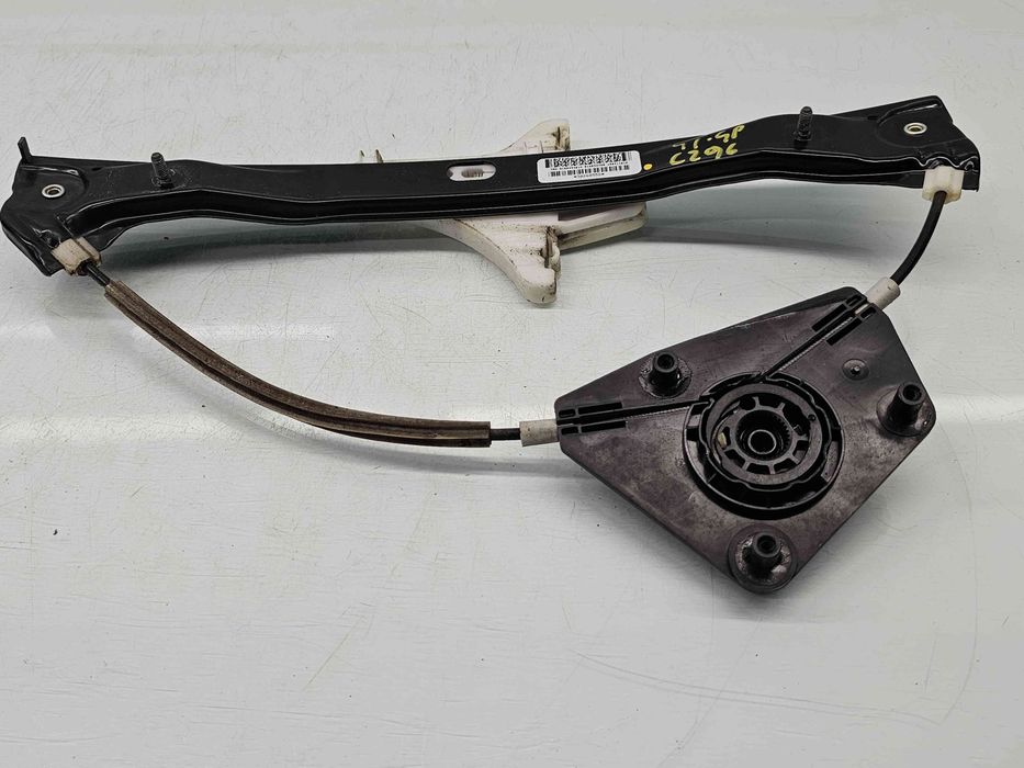 Macara electrica geam dreapta spate Volkswagen Jetta 4 (162,163) [Fabr