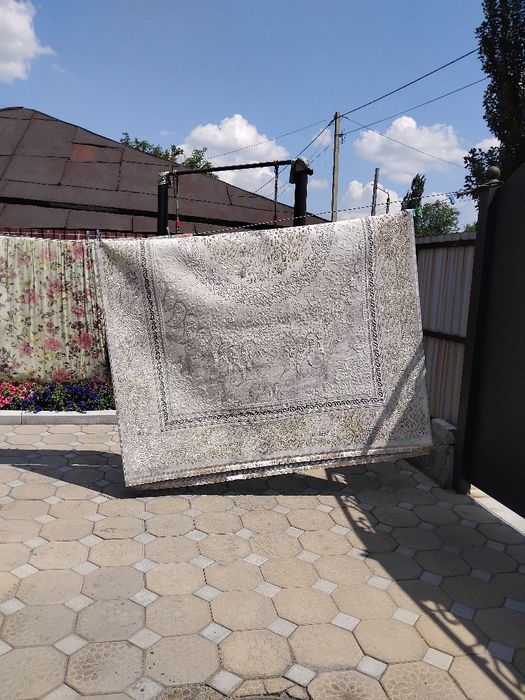 Продам ковёр новый