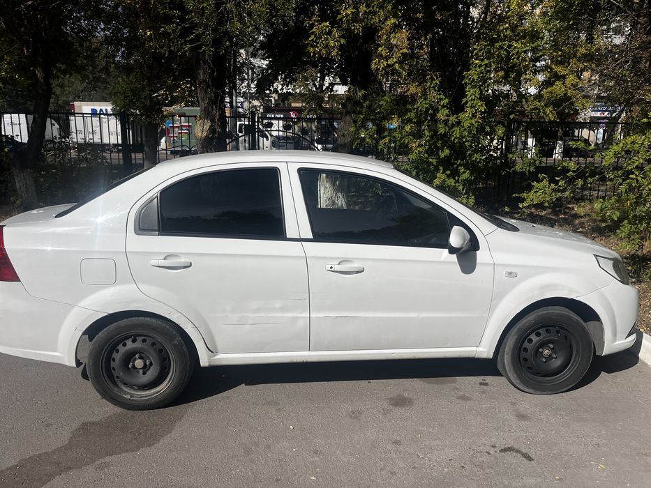 Продам машину шевроле нексия