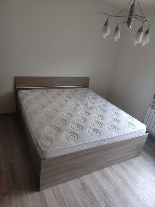 Продавам спален комплект – гардероб + легло с матрак