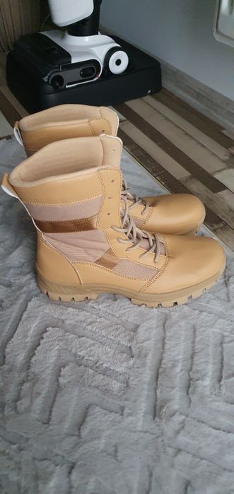 Bocanci culoare desert Nr.41 noi