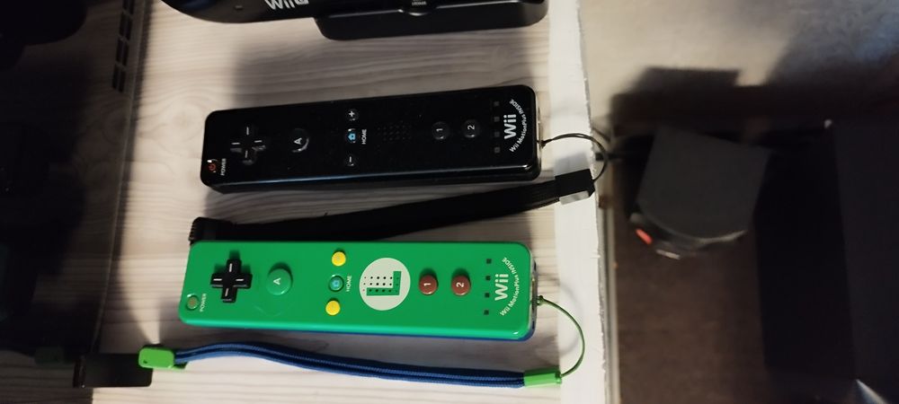 Продам игровую приставку WII U